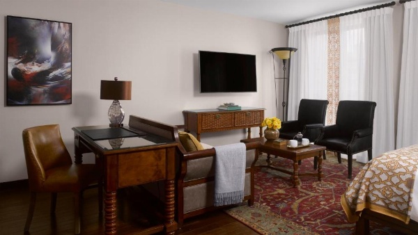 Plaza la Reina image 25